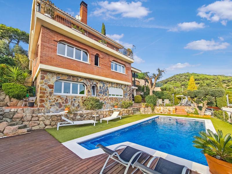 Foto fb62311e-7ac2-4092-b6aa-179bfc4bb6a9. Casa con riscaldamento parcheggio piscina in Alella