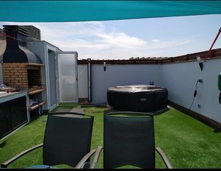 Dachwohnung  Avenida del port canigo. Ático en perfecto estado  con solarium  de 62 m2 con licencia tu