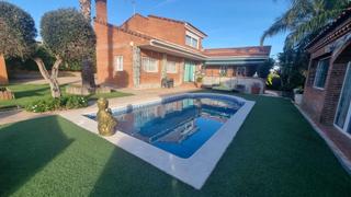 Chalet à Pallaresos (Els). Magnifico chalet con casa de invitados adicional y piscina en pa