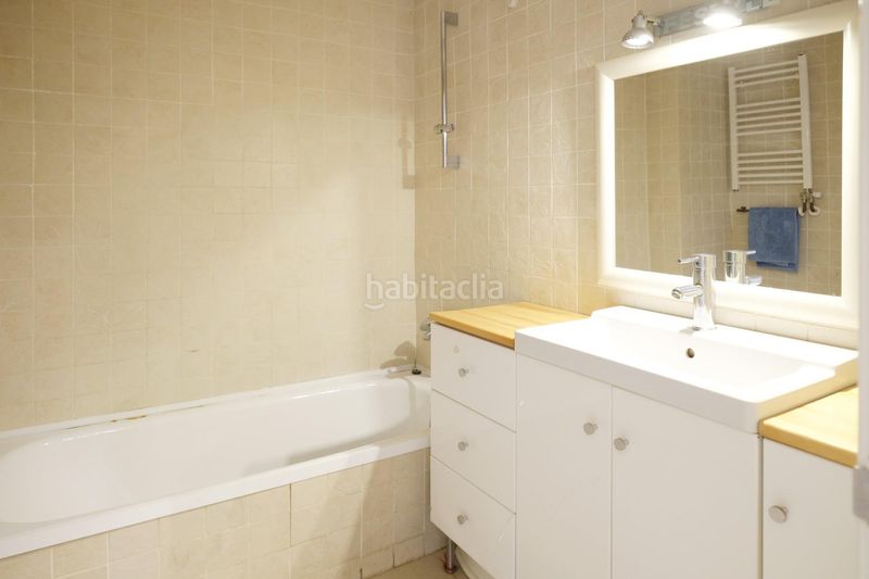 Foto 641f4b59-c998-4ea6-a61f-984f8a60fab5. Apartament amb aparcament a Gava Mar Gavà
