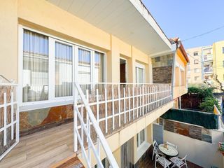 House  Carrer cambrils. Inversión con ingresos demostrables dos pisos en una sola propie