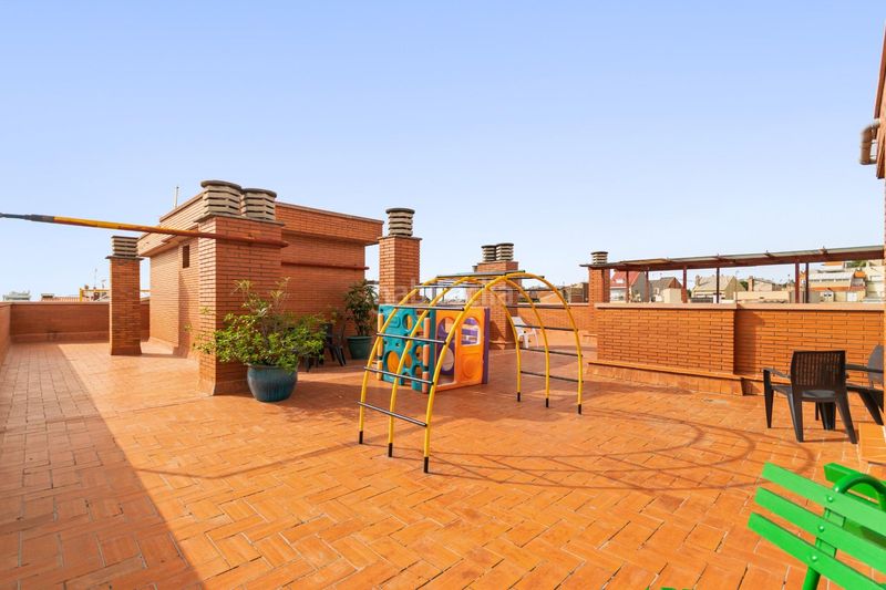 Foto b54a6216-64f6-4fa2-9fa3-f285a7d5cc43. Pis amb aparcament piscina a Vallcarca - Penitents Barcelona