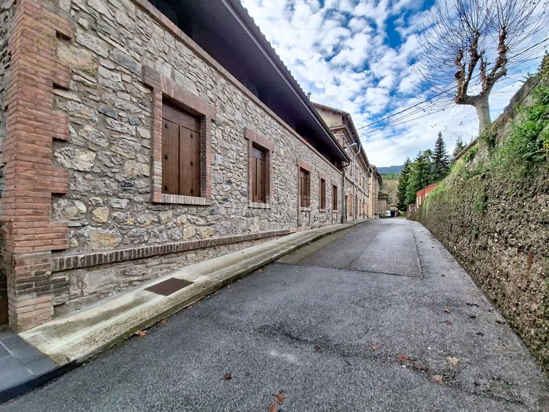 Foto f065d0e4-6560-4f15-a8fb-bbd1fef8b491. Edificio in Cercs