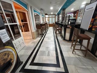 Local Comercial en Calle bordón 4. Restaurante consolidado frente al mar con grandes salones para e