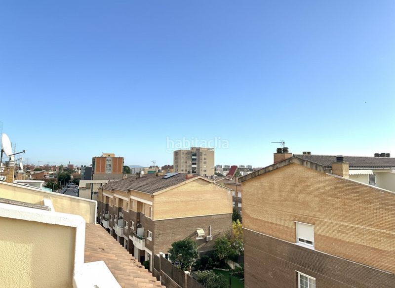 Foto 72c62874-77e7-4e01-9dc2-56df9e470a9e. Casa adossada amb calefacció aparcament a Torrent Ballester Viladecans