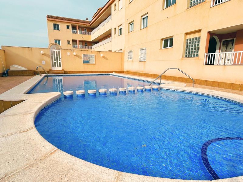 Foto 2c5a9a7d-18ef-4ebd-9870-86f78ec126aa. Pis amb calefacció aparcament piscina terrassa a Alcázares (Los)