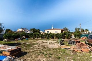 Terreny residencial a Carrer de la creu del sud 2. Construye la casa de tus sueños en esta parcela esquinera de 600