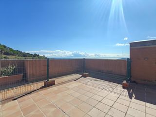 Apartamento  Calle josep m jujol. Apartamento con terraza y vista al mar