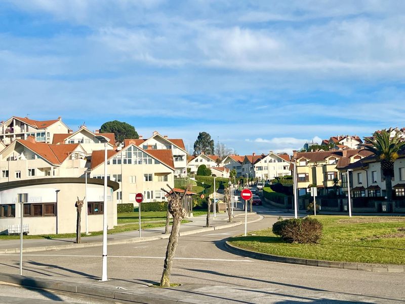 Foto 6255f046-a814-4a44-bf06-0d2659c2bc26. Pis amb aparcament piscina a Mogro Miengo