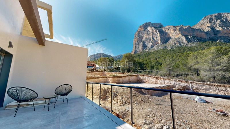 Foto 06dc9e33-ee20-4863-8bed-a66b9d69a0ec. Casa aparellada amb calefacció aparcament piscina a Polop