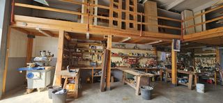 Industrial building in Sant Esteve Sesrovires. Nave industrial con licencia de carpintería y equipamiento compl