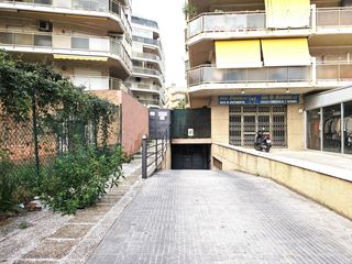 Aparcament cotxe a Carrer de la ciutat de reus 8. Amplia plaza garaje en barenys, salou