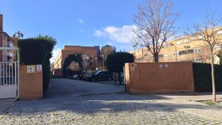 Autoparkplatz in Calle de ramón y cajal 2