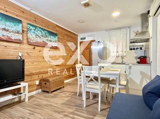 House in El Cabanyal-El Canyamelar. Casa dúplex a escasos minutos de la playa