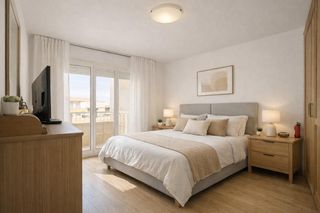 Piccolo appartamento  Carrer cambrils. 160 m2 en el centro de salou  4 habitaciones  4 balcones  reform