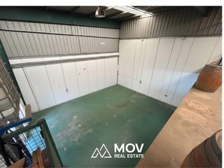Industrial building in Calle miño 6. Nave en venta con entreplanta útil y gran altura  polígono benah
