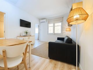 Pis  Calle lepant. Piso reformado con licencia turística en sagrada familia  alta r