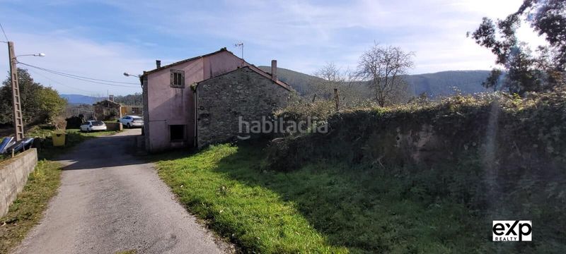Foto 311f685e-96b9-4475-9bd5-ee0ffc718493. Casa adossada amb aparcament a Valadouro (O)
