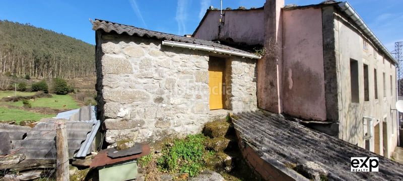 Foto 3165a026-78b7-48e4-9ff9-30d86ee64793. Casa adossada amb aparcament a Valadouro (O)