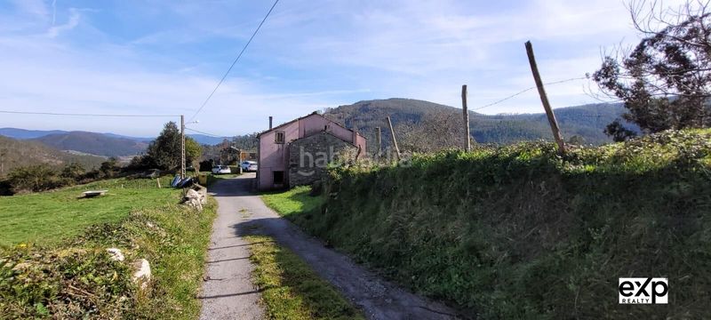 Foto bf51d5dc-ce58-40d2-b59a-b75a2d5ce4d5. Casa adossada amb aparcament a Valadouro (O)