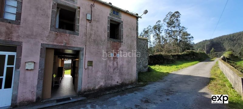 Foto ddd58c1f-b820-4539-8de7-8c60695b9496. Casa adossada amb aparcament a Valadouro (O)