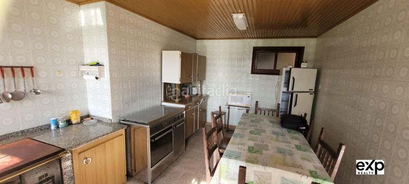 Foto f467d56b-2aa4-4b63-874d-e64cdeecd766. Casa adossada amb aparcament a Valadouro (O)