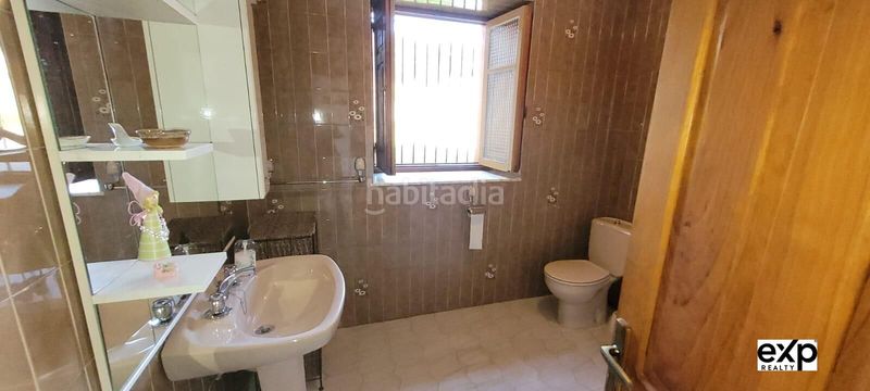 Foto fb5f1588-2670-486d-840a-137dc3737d4b. Casa adossada amb aparcament a Valadouro (O)