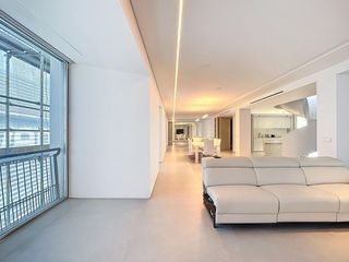 Duplex in El Viso. Propiedad única en altura con terraza y piscina privada en plant