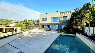 House  Calle cerro gordo norte. Tres dormitorios, dos baños con posibilidad de anexo  dos garaje