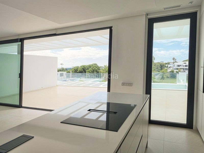 Foto 61b4fbf0-c684-4a44-88c2-d2bf08ea6359. Apartament amb aparcament a bahía de Marbella Marbella