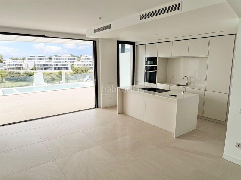 Foto a8a996d7-43f2-4fb2-8782-0fe34b27c094. Apartament amb aparcament a bahía de Marbella Marbella