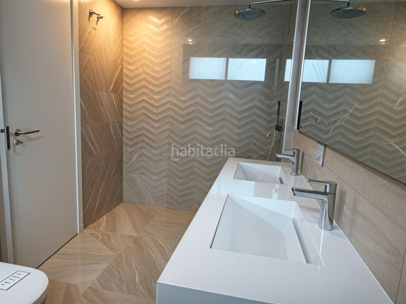 Foto ecce59f9-d848-4fb5-bae0-cb7b66a377ee. Apartament amb aparcament a bahía de Marbella Marbella