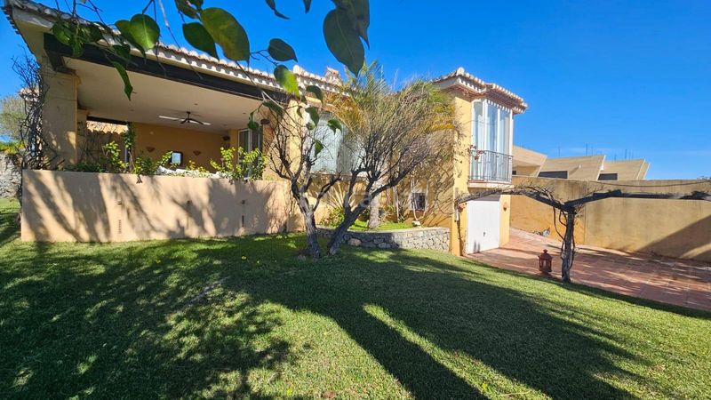 Foto 0a88548e-8d91-4eea-9278-cd794f263c2c. Casa espectacular chalet independiente de 5 dormitorios con vistas panorámicas al mar ubicado en calle sin salida punta de la mona, l en Almuñécar