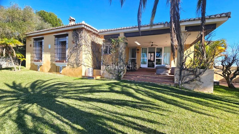 Foto d69c692a-69bf-4335-93da-160965bcded0. Casa espectacular chalet independiente de 5 dormitorios con vistas panorámicas al mar ubicado en calle sin salida punta de la mona, l en Almuñécar