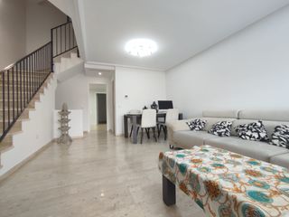 Casa adosada en Monforte del Cid. Bungalow con encanto y diseño moderno en monforte del cid amplio