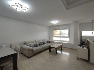 Maison jumelée à Monforte del Cid. Bungalow con encanto y diseño moderno en monforte del cid amplio