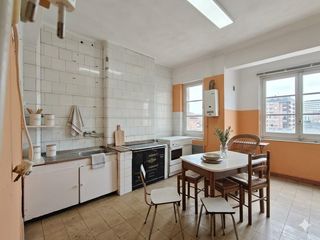 Piso en Calle coronel bobes 30. Piso para reformar con gran potencial en ciudad naranco, a un pa