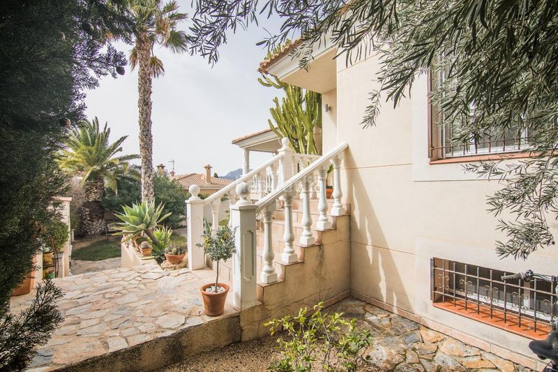 Foto 2a63e4a7-eed6-464c-9510-69482b6660ae. Casa amb aparcament piscina a Busot