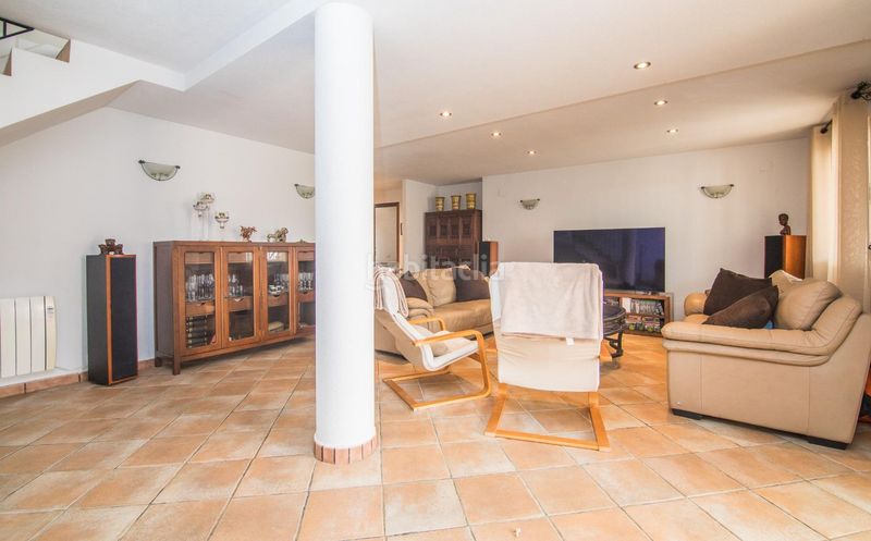Foto 2c5a59fa-d931-4d2f-bb2e-a98b8c73cb93. Casa amb aparcament piscina a Busot