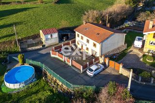 Chalet à Lugar pañeda nueva 36. Pañeda nueva  casa reformada con finca, piscina y huerta cerca d