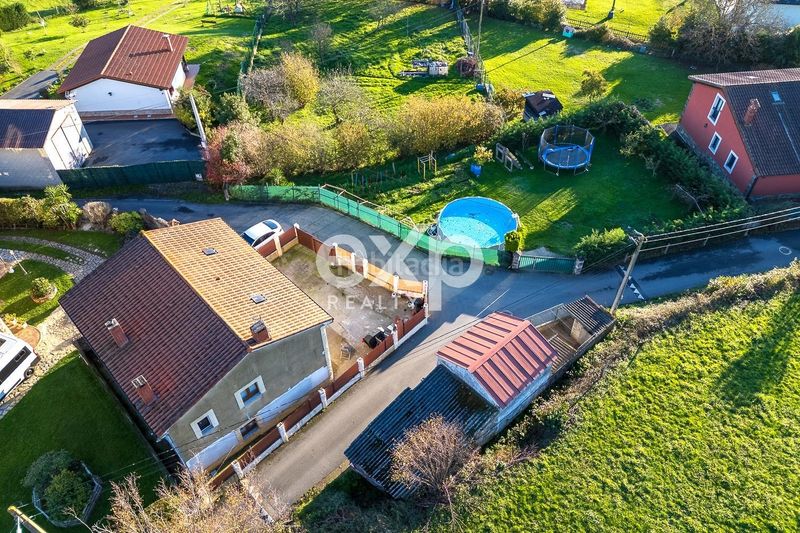 Foto 5c638f53-ae91-43c6-8940-0b5010f5d52c. Chalet in lugar pañeda nueva 36 in Parroquias Norte Siero
