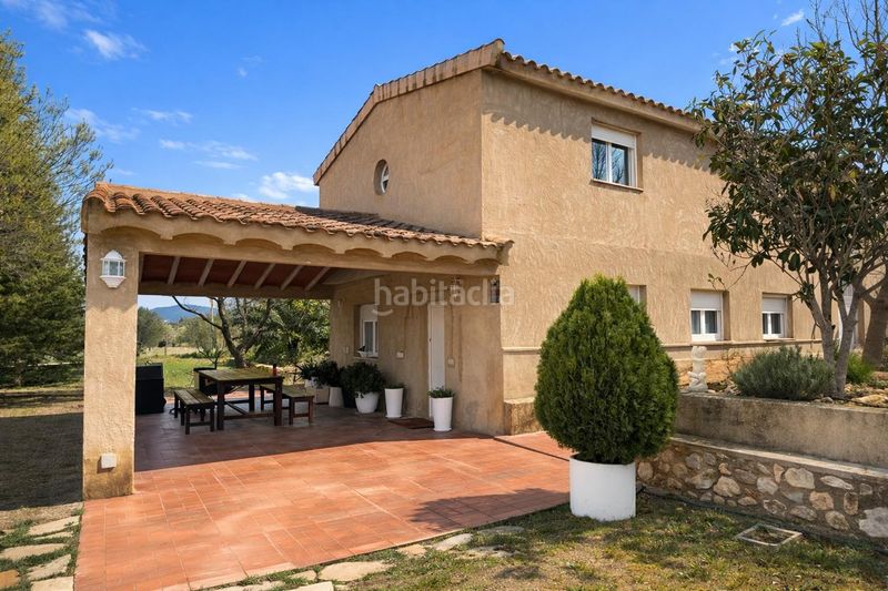 Foto 8d97ee34-c8ee-49a8-8d26-b00cf37f75df. Masia amb aparcament a Castalla