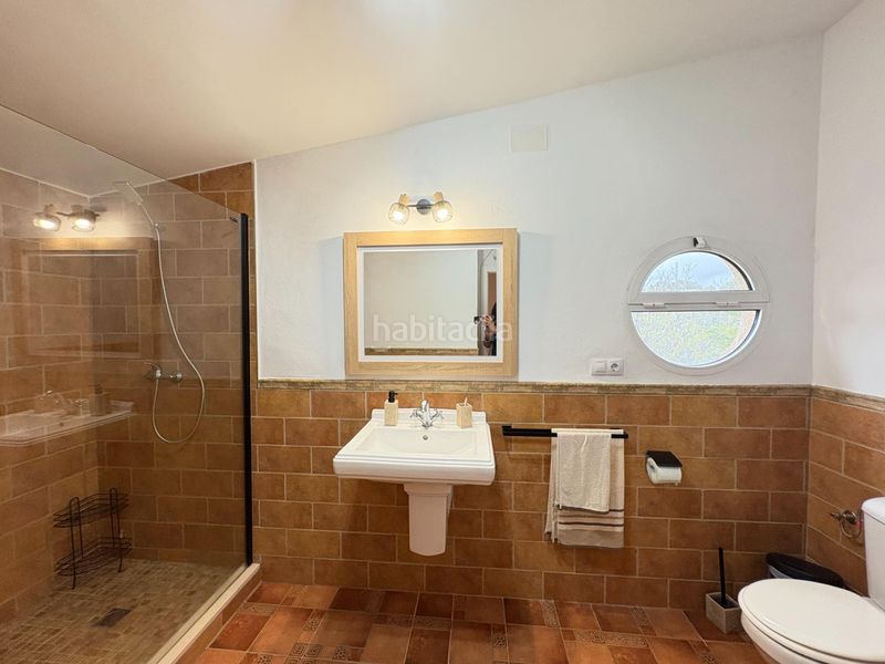 Foto f3215a99-974e-49aa-85c8-ca575cefc3bf. Masia amb aparcament a Castalla