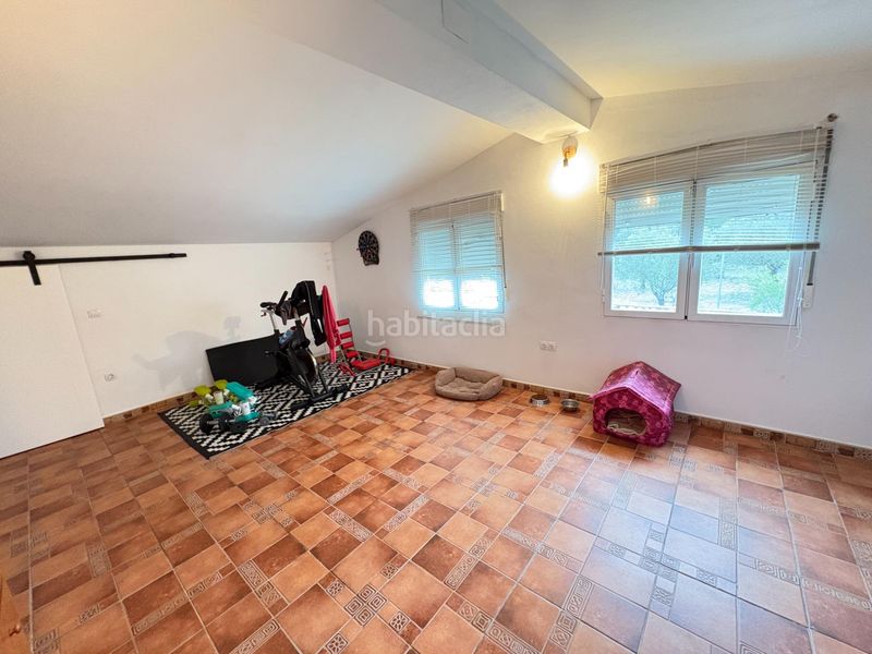 Foto f9dd8028-6101-43d5-9827-9a395f260f29. Masia amb aparcament a Castalla