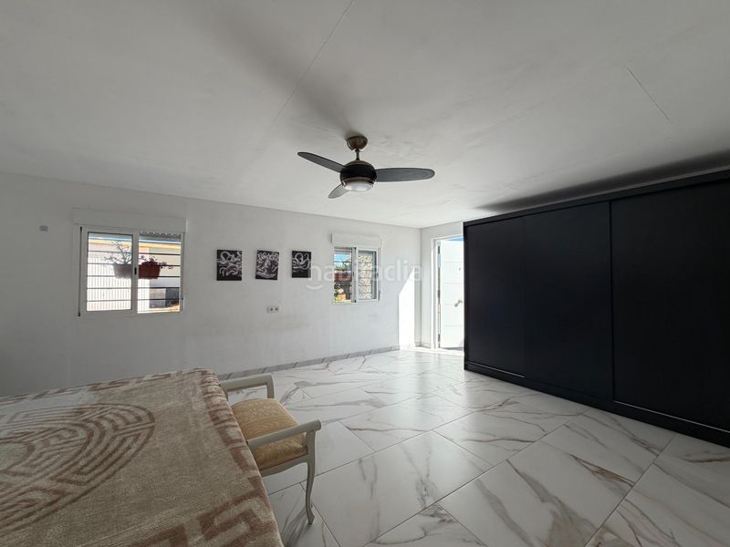 Foto a21e4a61-bf07-46a9-a832-d54f00da9a7c. Casa amb calefacció piscina a La Marina Elche / Elx