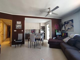 Pis a Sax. Luminoso piso vpo en esquina con garaje, trastero y piscina comu