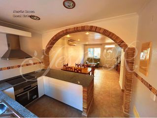 Casa adossada  Calle porches. Magnifico triplex adosado con 4 habitaciones y acogedora buhardi