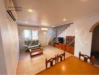 Casa adossada  Calle porches. Magnifico triplex adosado con 4 habitaciones y acogedora buhardi