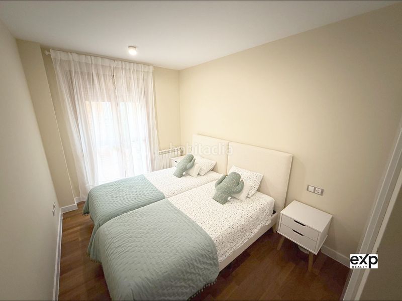 Foto ba4cac21-f18d-45a3-99f1-d5702e1b29e9. Pis a plaza plaza barqueras 4 a Llanes pueblo Llanes