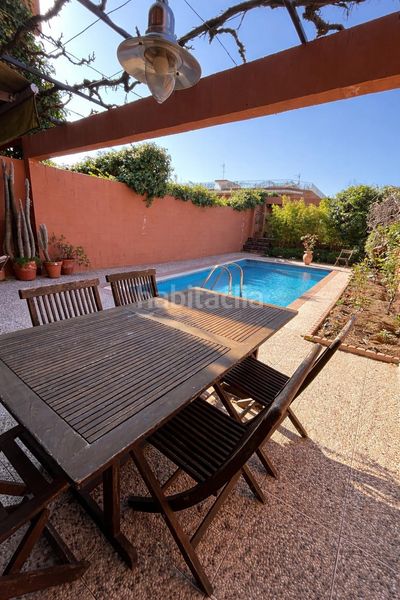 Foto 3e51bcd9-f896-4be1-b7a7-4d7d7985e2da. Casa adossada amb calefacció aparcament piscina a Madrid